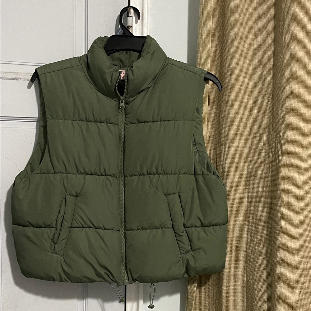 Crave Fame Army Green Puffer Vest size XL
